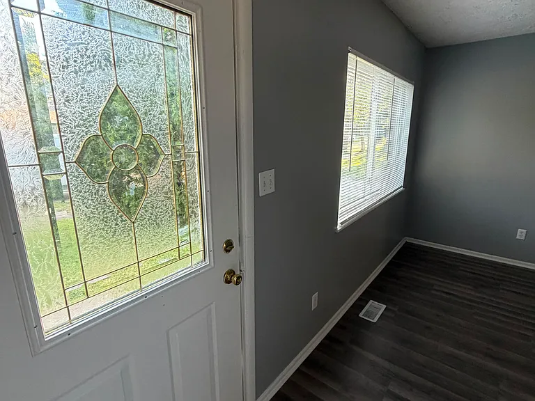 9401 Rochelle Dr — Photo 6