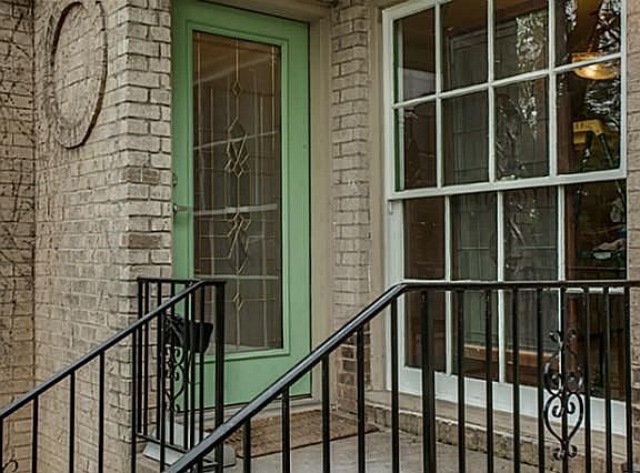 3rd image of 210 E Crestwood Dr