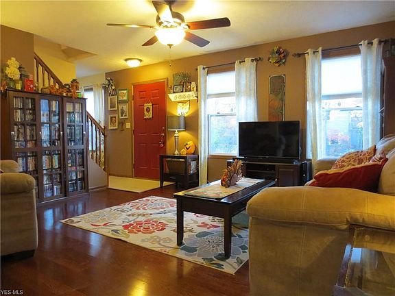 2nd image of 18039 Larchwood Ave