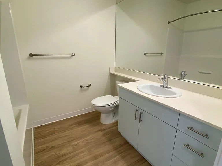 422 Summit Ave E — Photo 18