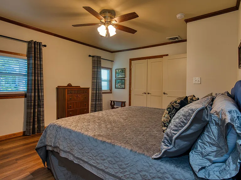 201 White Dr — Photo 13
