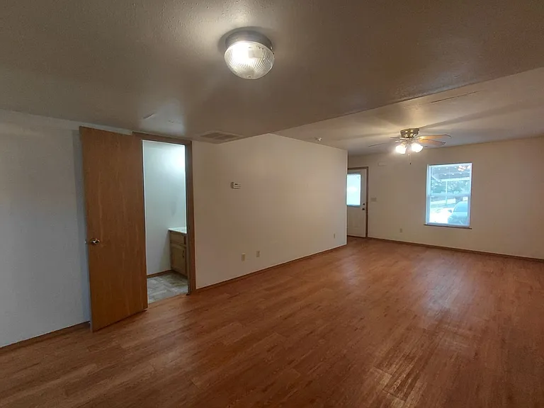 20304 Skyview Dr — Photo 3