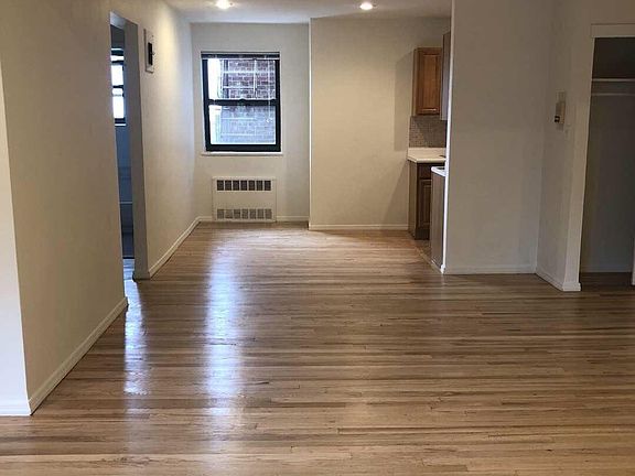 4th image of 14945 Northern Blvd