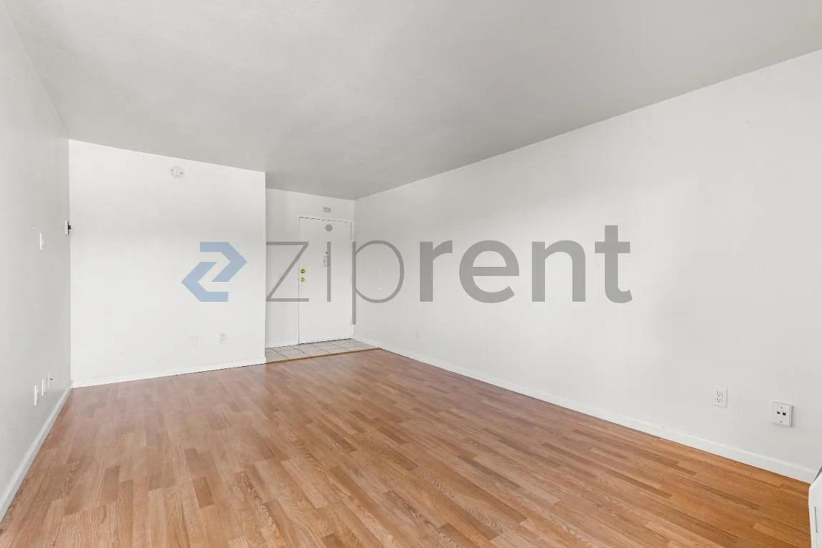 1 bed, 638 sqft, $2,200 — Photo 3