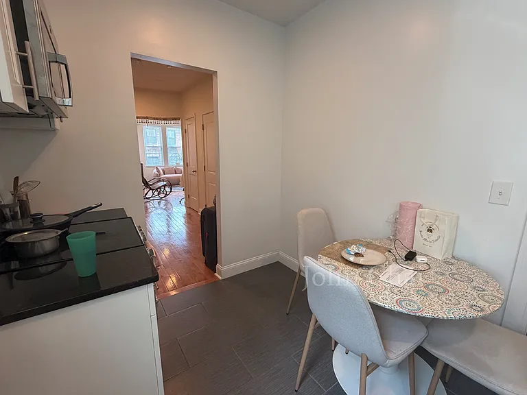 123 Sutherland Rd #E — Photo 31