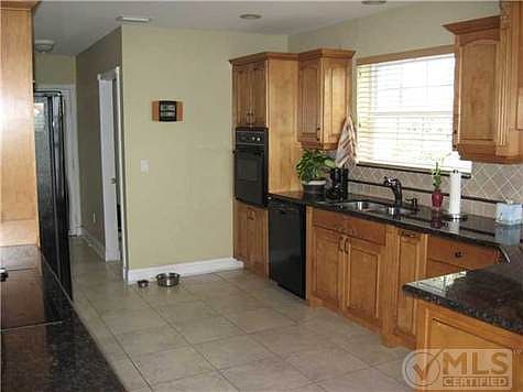 4th image of 184 Neptune Dr
