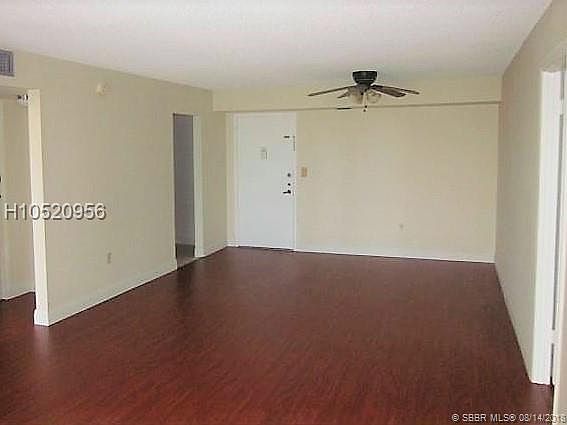 2nd image of 1400 Saint Charles Pl Ph 16