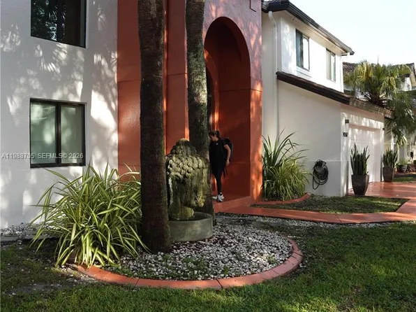 19262 NW 89th Ave, Hialeah, FL 33018