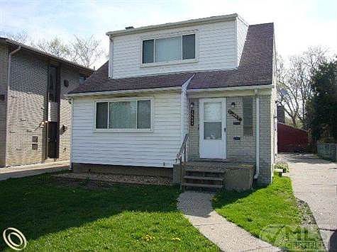 15442 Greenfield Duplex 002.JPG