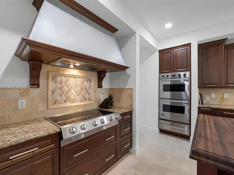 6226 Paradise Point Dr — Photo 48
