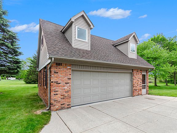 3rd image of 2842 High Winds Ln