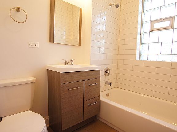 4th image of 3449-53 W Schubert Ave #2659-2