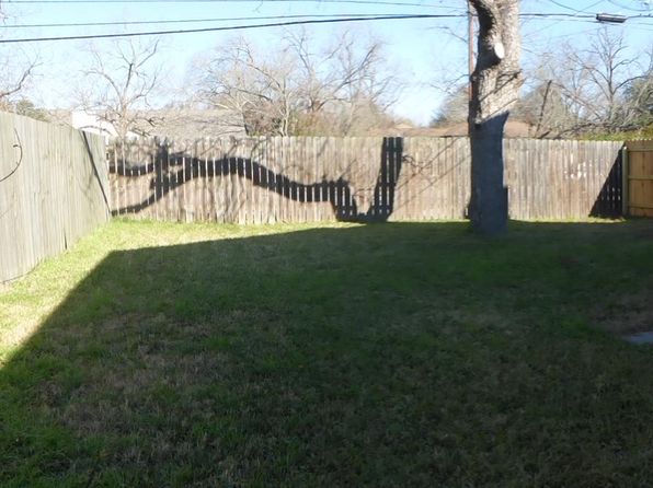 1107 Orange St, Lockhart, TX 78644