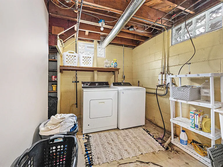 2427 Sinclair Ave NE — Photo 15