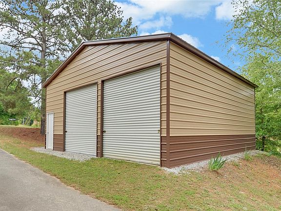 3rd image of 157 Nelle Dr
