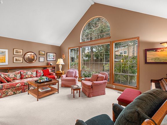 4th image of 464 Livingood Ln