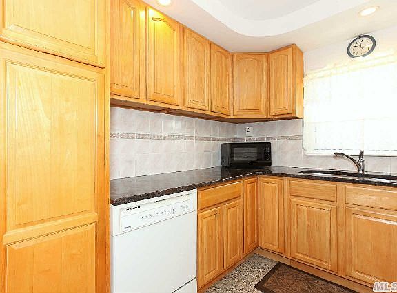 5th image of 24 Elwood Ave