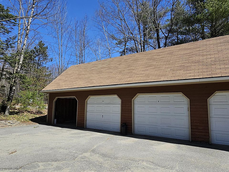 2nd image of 4 Lincoln Woods Lane #4