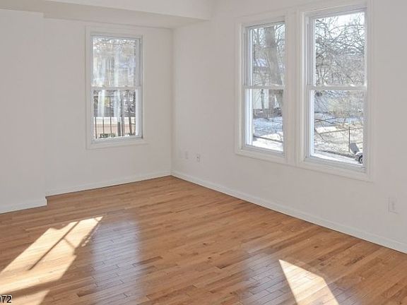 4th image of 101 2nd St #3