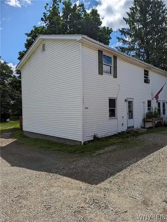 2 bed, 1.0 bath, 2592 sqft, $1,015 — Photo 3