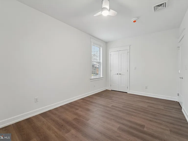 1049 W Lancaster Ave — Photo 12