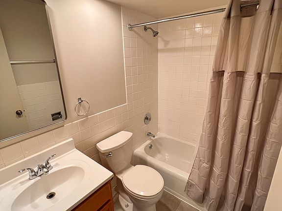 5th image of 6008 N Winthrop Ave APT 301