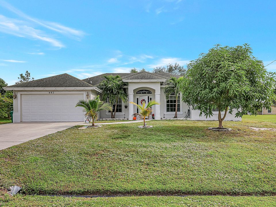 1st image of 442 SW Tulip Boulevard