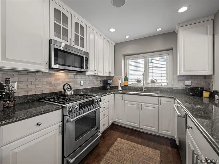 342 E Frank St — Photo 6