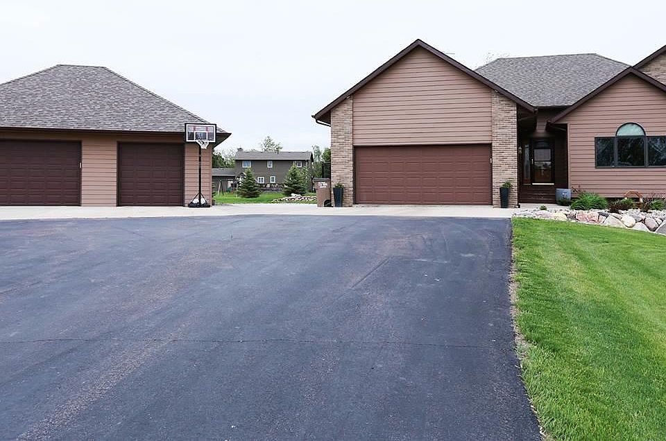 1st image of 47782 Becky Dr