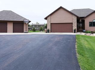 47782 Becky Dr, Sioux Falls, SD 57108