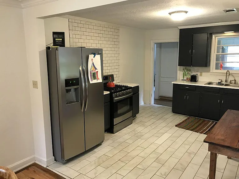 328 Van Buren Ave — Photo 7