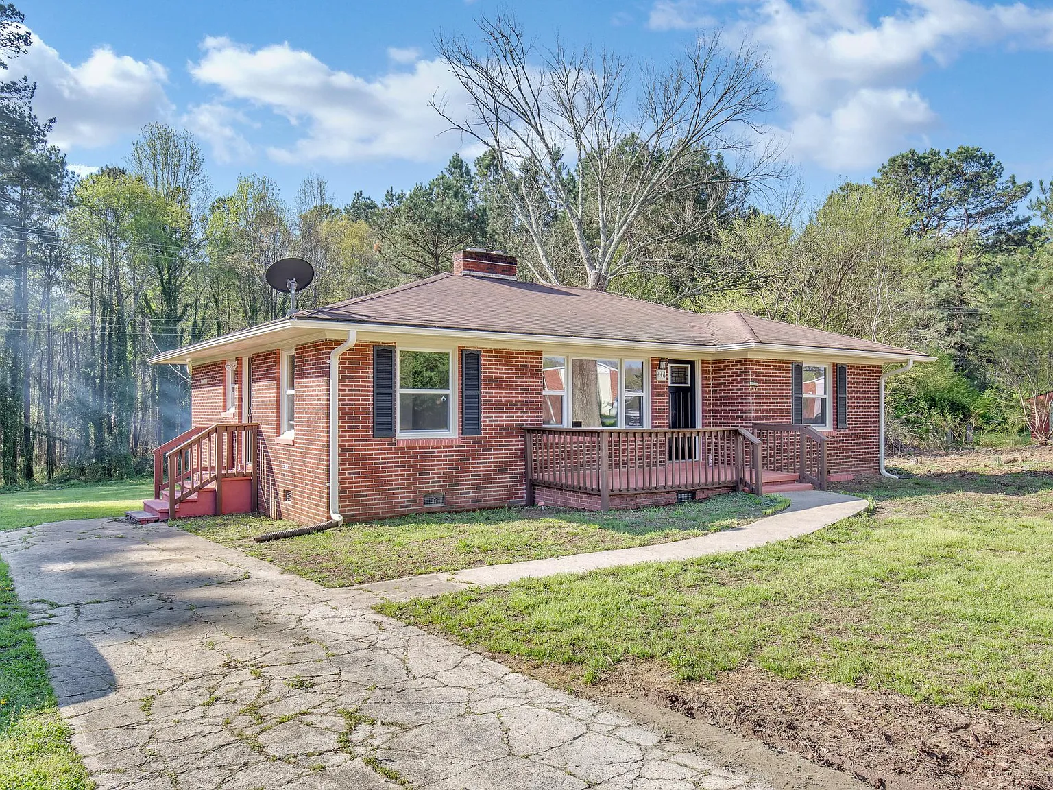 3 bed, 1.5 bath, 1221 sqft, $1,575 — Photo 1