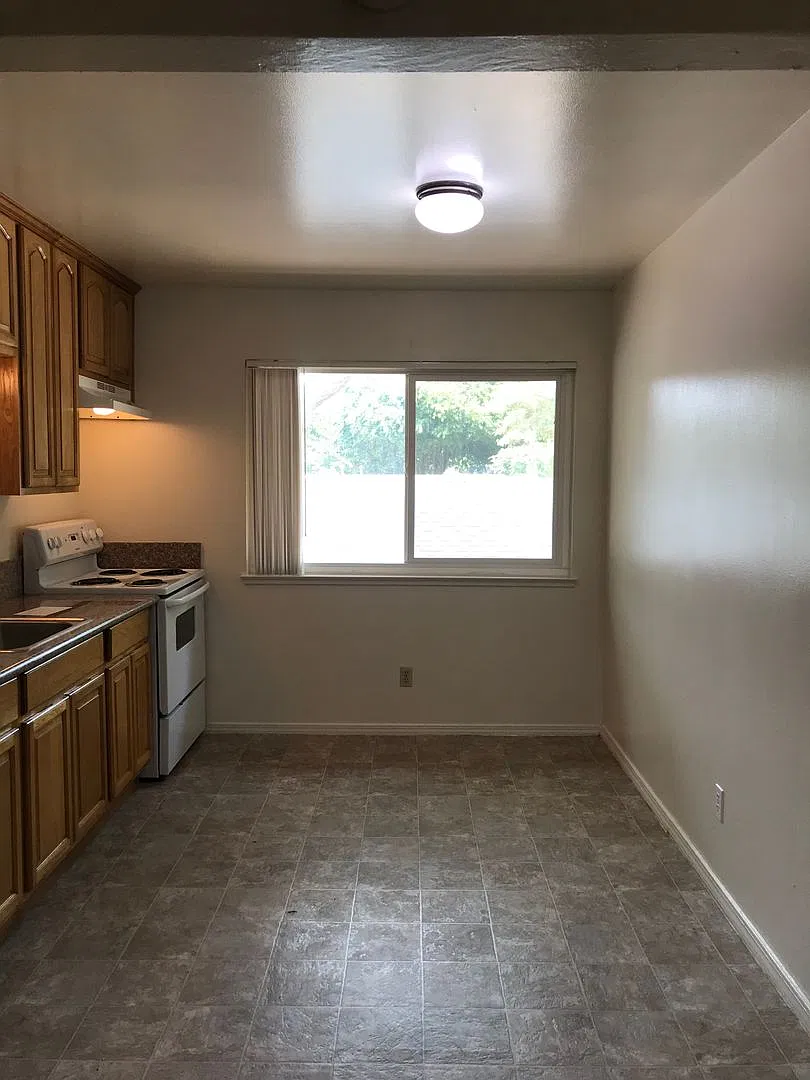 526f — Photo 3