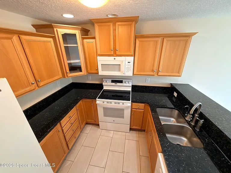 1620 Mason Ter — Photo 11