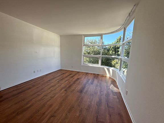 3rd image of 4018 Camero Ave #2