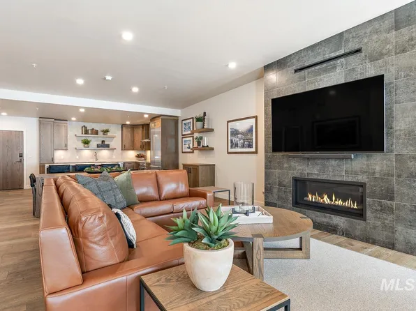 740 Village Dr #G07, Donnelly, ID 83615