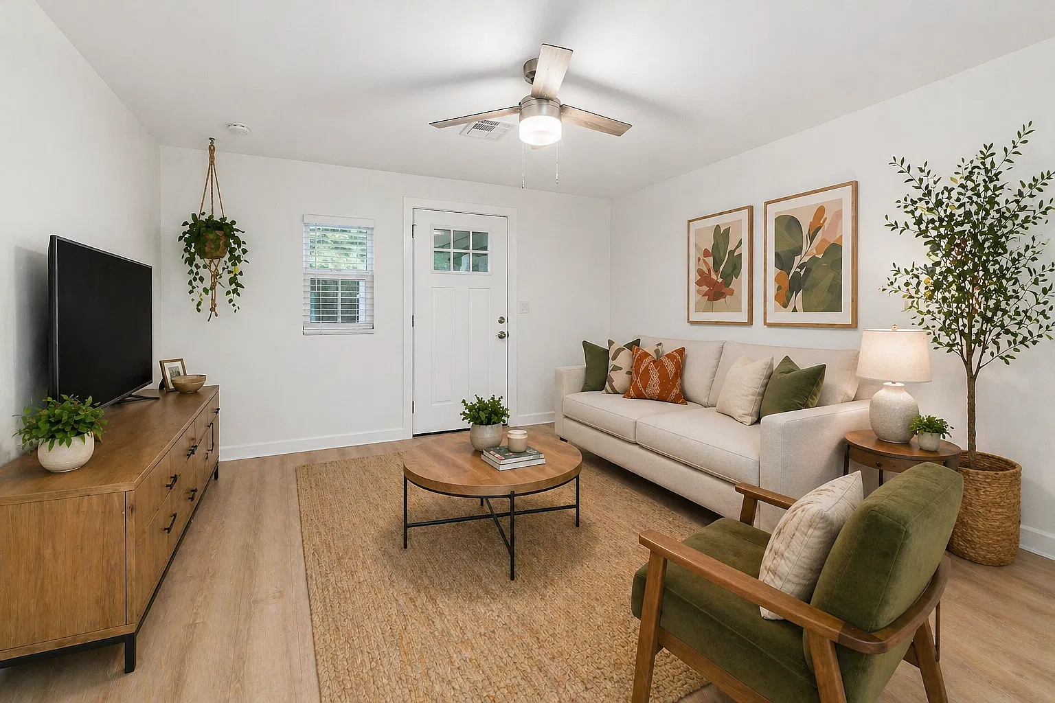 312 E Kinderman Dr — Photo 2