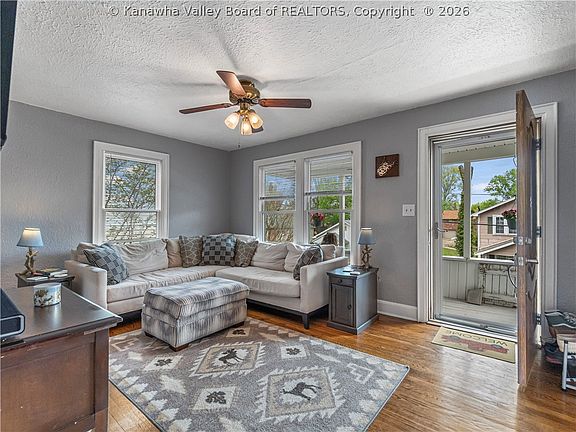 4th image of 218 Forest Cir