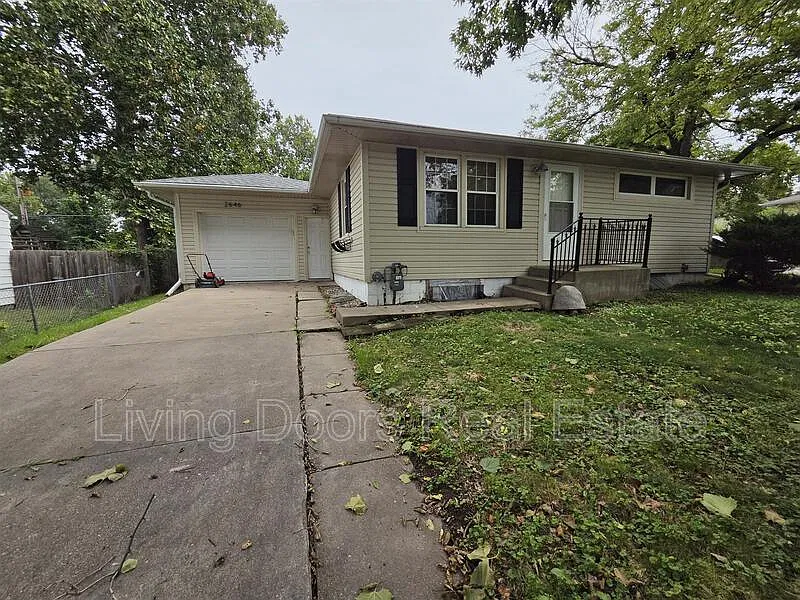2 bed, 1.0 bath, 720 sqft, $1,425 — Photo 2