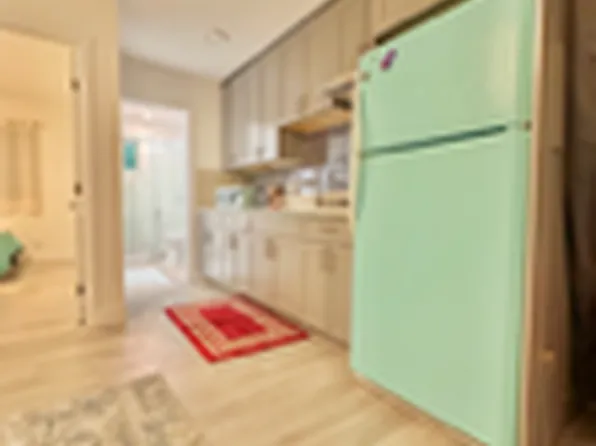 7949 Tampa Ave #1, Reseda, CA 91335