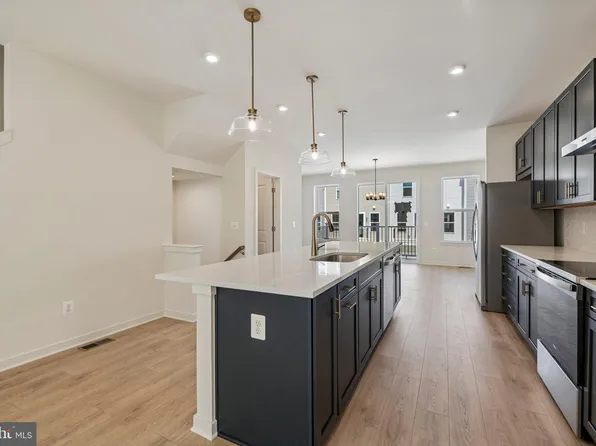 18018 Alicia Ave, Dumfries, VA 22026