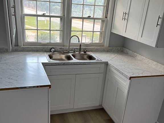 3rd image of 802 Milwee Ave