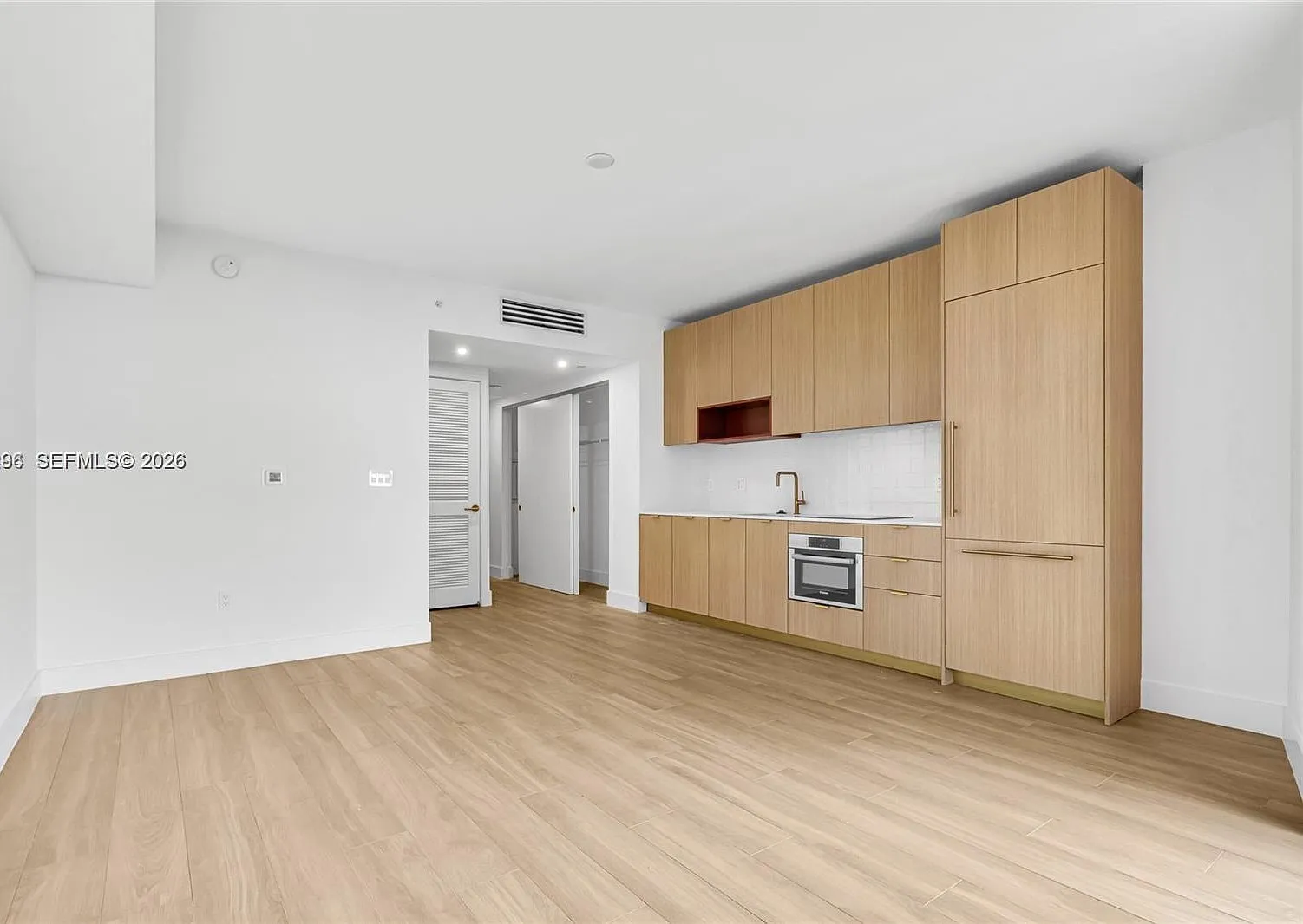 Studio, $2,600 — Photo 4