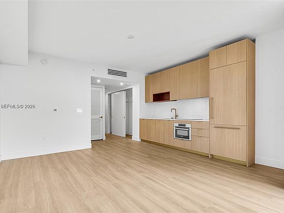 4th image of 90 NE 32nd St #714