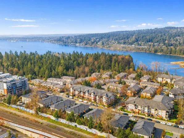 200 Klahanie Dr #208, Pt Moody, BC V3H 5K7