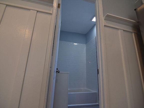 3rd image of 2360 W Washington Blvd