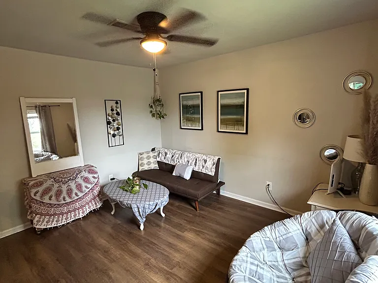708 Yew St #5 — Photo 2