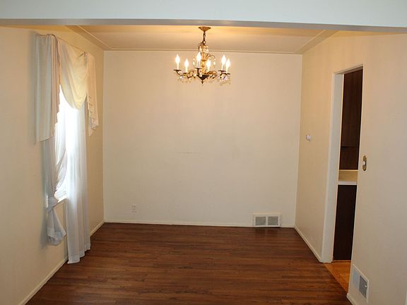 4th image of 413 Greenfield Ave