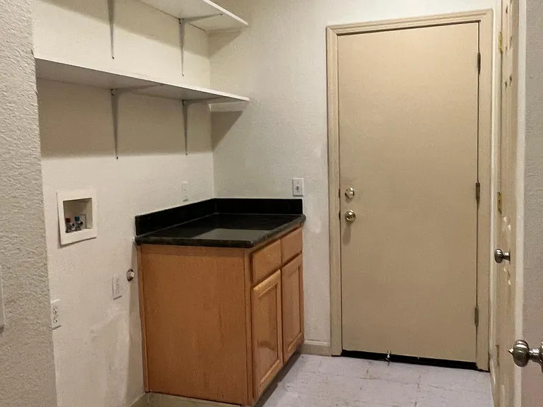 1717 Carousel Dr — Photo 3