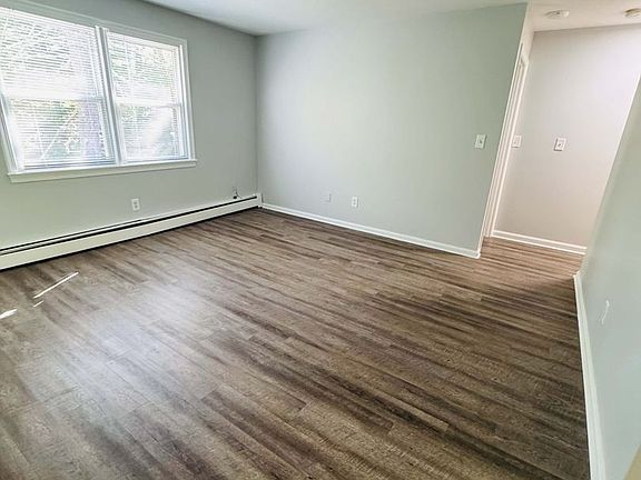 3rd image of 77 Sterling Pl APT 3L